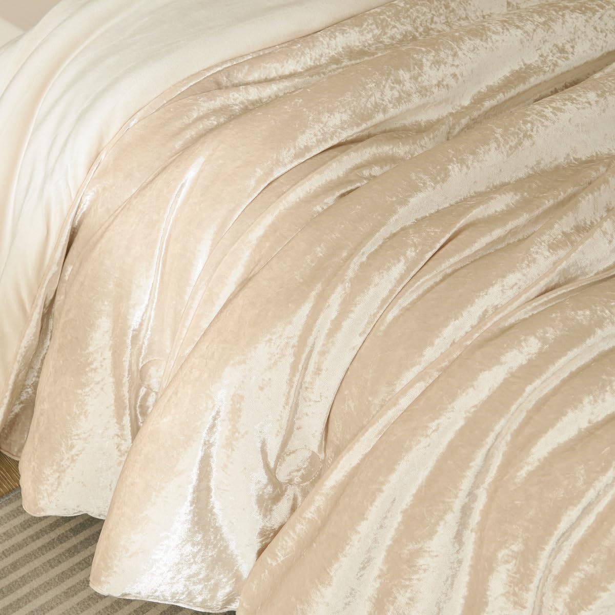 JOLUSERE Cozy Velvet Comforter King Set,Luxury 3-Piece Winter Fluffy Shiny Flannel Warm Reversible Comforter Set,Champagne Gold