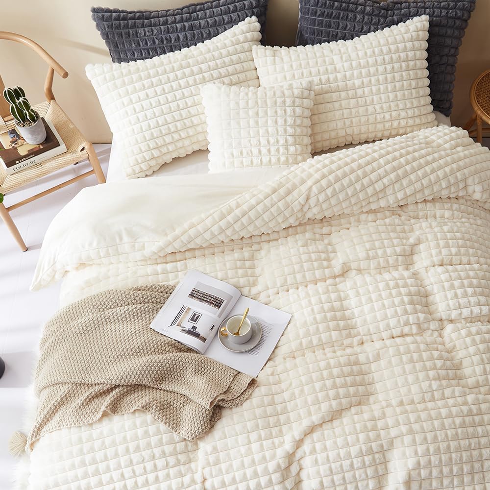 JOLUSERE Checkered Geometric Fluffy White Duvet Cover King Set,3-Piece Super Soft Faux Rabbit Fur Winter Warm Fuzzy Bedding Set