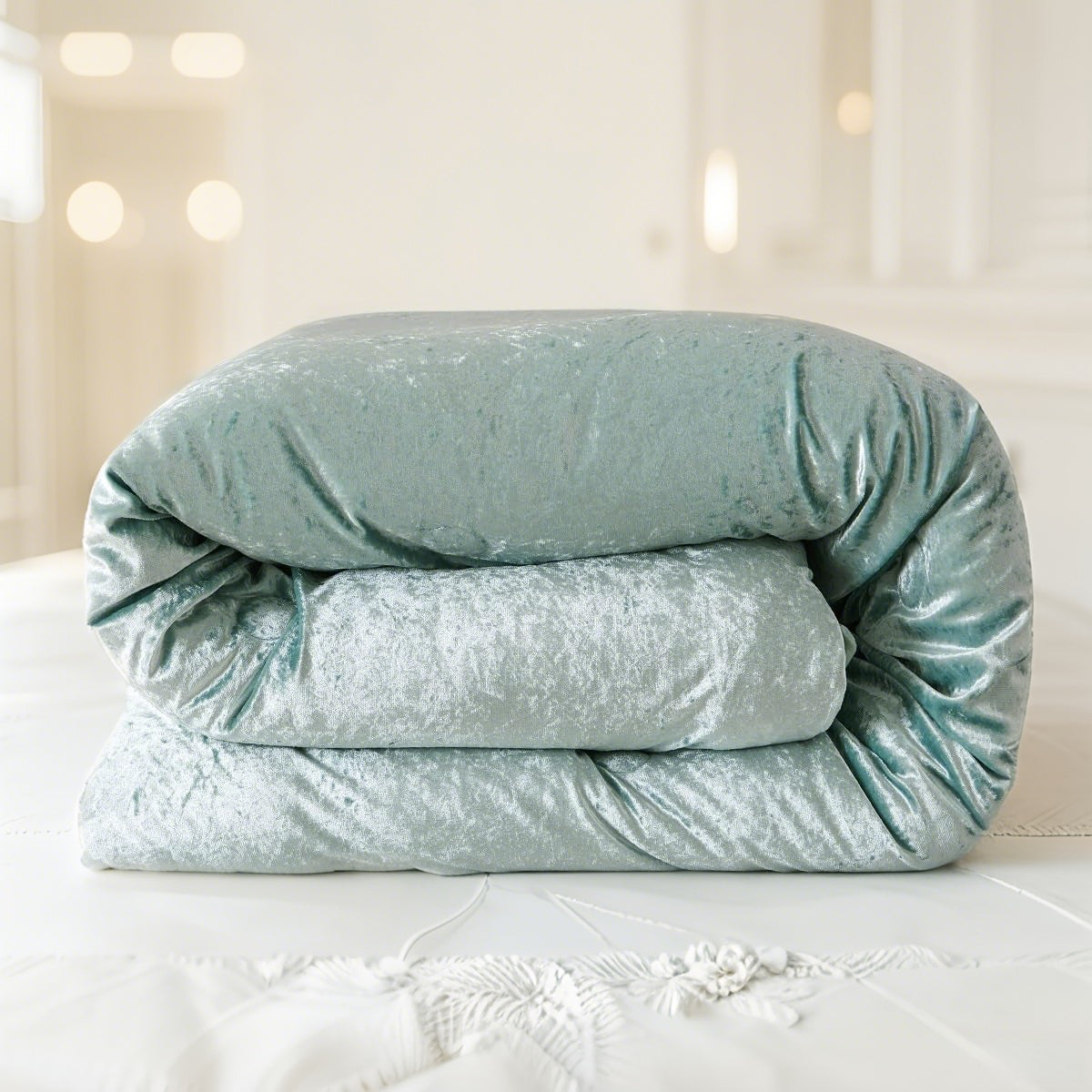 JOLUSERE Cozy Velvet Comforter Queen Set，Luxury 3-Piece Winter Fluffy Shiny Flannel Warm Reversible Comforter Set, Glossy Green